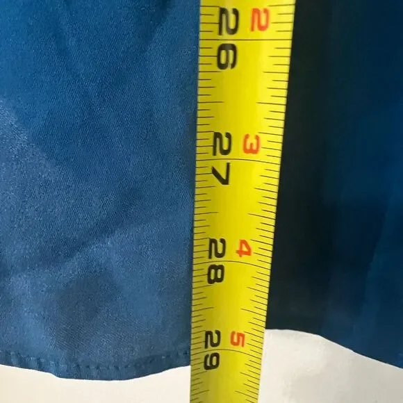 Chico’s Blue Pleated Back Blouse Sz 0 Academia Minimalist Chic Workcore Classic - Picture 6 of 8